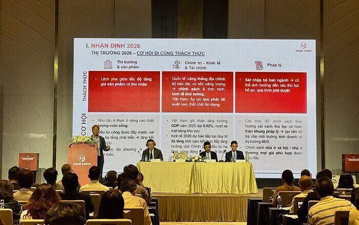 Ông Nguyễn Xuân Quang, Chủ tịch HĐQT Nam Long, chia sẻ tại ĐHĐCĐ thường niên 2026 vào sáng ngày 25/4. (Ảnh: Nguyên Ngọc).