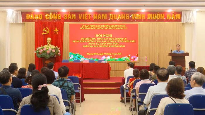 Chính quyền phường Khương Đình tổ chức bốc thăm tái định cư công khai để đảm bảo quyền lợi cho người dân.