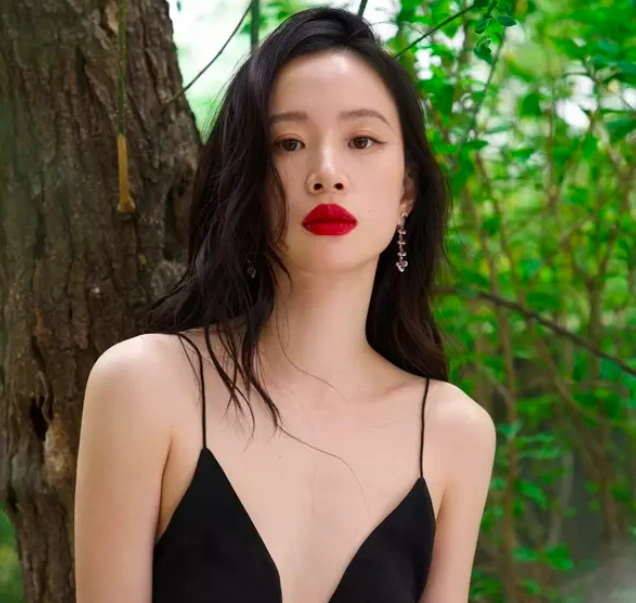 Lý Mộng được đánh giá là một trong những diễn viên có khả năng biến hóa đa dạng về hình tượng (Ảnh: Sina).