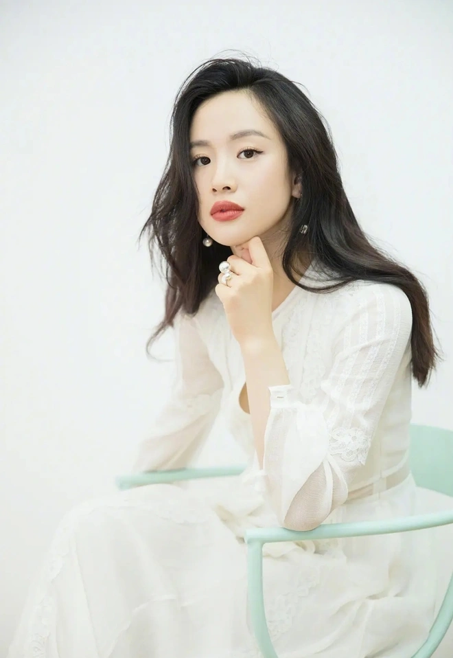 Sự nghiệp của Lý Mộng đang bước vào giai đoạn thăng hoa nhờ sự kết hợp giữa thực lực và sức hút tự nhiên (Ảnh: Weibo).